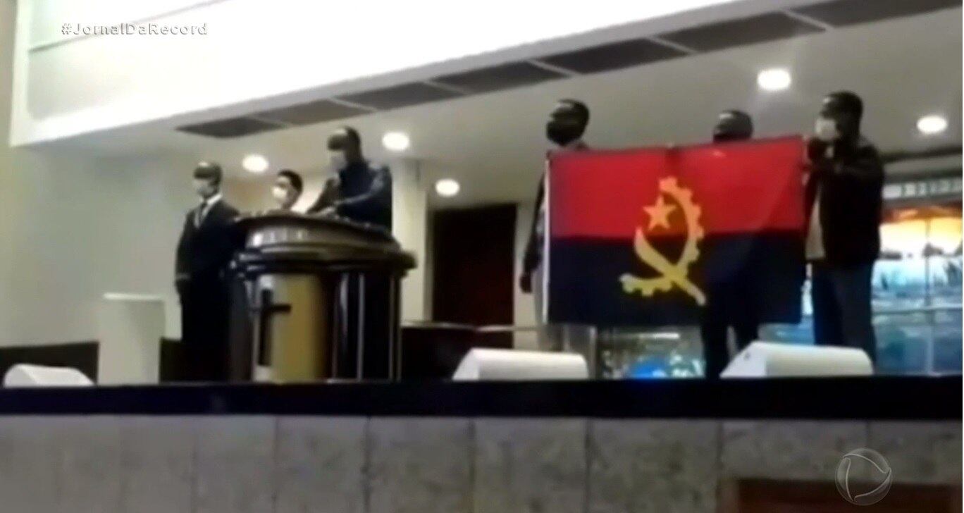 Templos da Universal em Angola foram invadidos