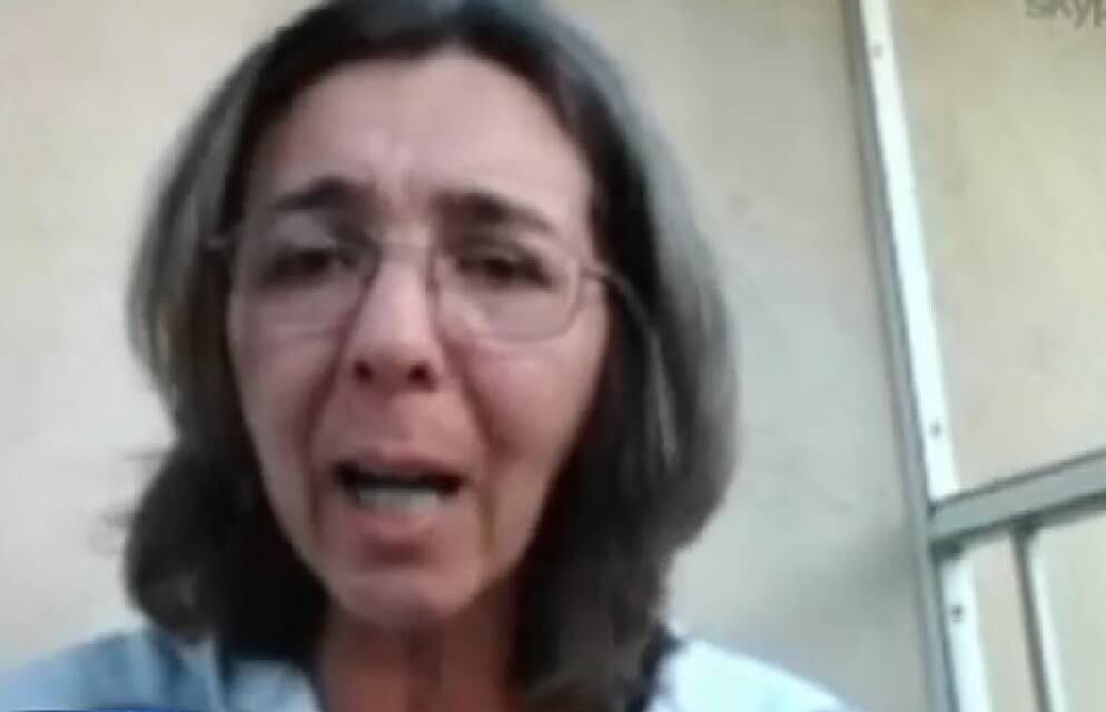 Karla, que nasceu em Pernambuco, está em liberdade condicional e luta para conseguir a guarda da filha novamente