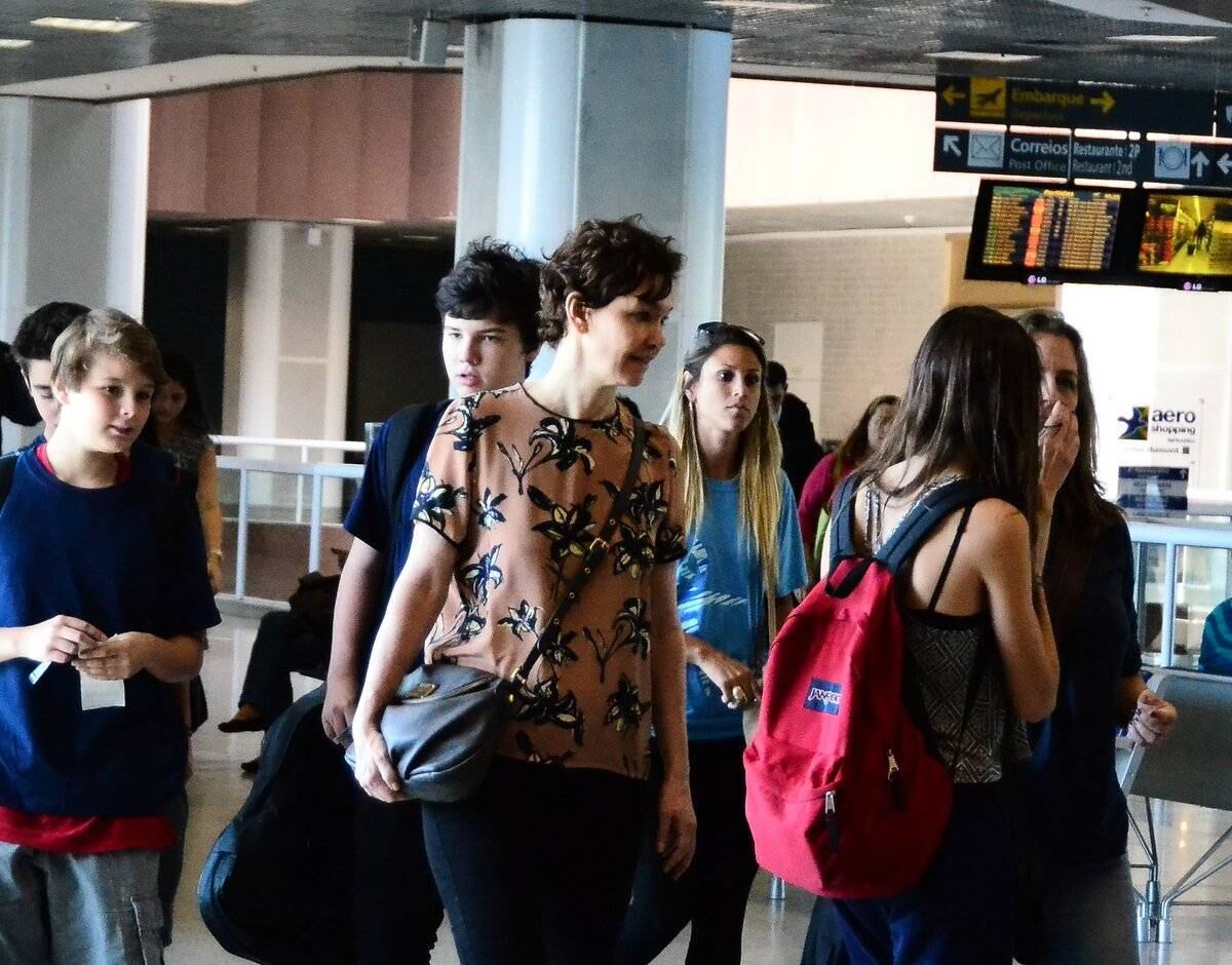 Julia Lemmertz no aeroporto