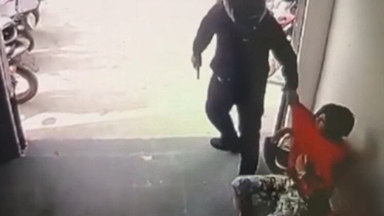 O assassinato pode ter sido motivado por uma desavença que começou há mais de um ano. Os parentes da vítima apontam o barbeiro William, de 26 anos, como o principal suspeito. O homem teria ameaçado Felipe após o jovem recusar o ajudar a namorar sua irmã 