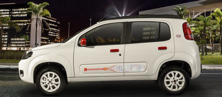 Pacote College acrescenta itens de série e adornos visuais à versão Vivace 1.0 quatro portas, por mais R$ 5.751