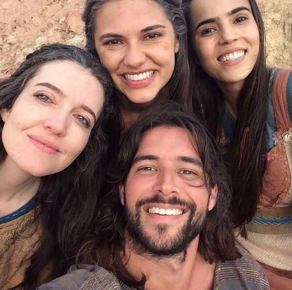 Atualmente, Larissa interpreta Miriã na novela Os Dez Mandamentos, uma hebreia, irmã de Moisés, e que se mostra uma moça desprendida, independente e de língua
afiada, o que era muito incomum para a época

+ Acesse R7 Play e assista onde e quando quiser os seus programas favoritos da Rede Record
+ Tudo pela arte: atores fazem mudanças radicais para viver papeis no cinema
+ Pedro Paulo Rangel explica por que chamou Caio Castro de "anta"
