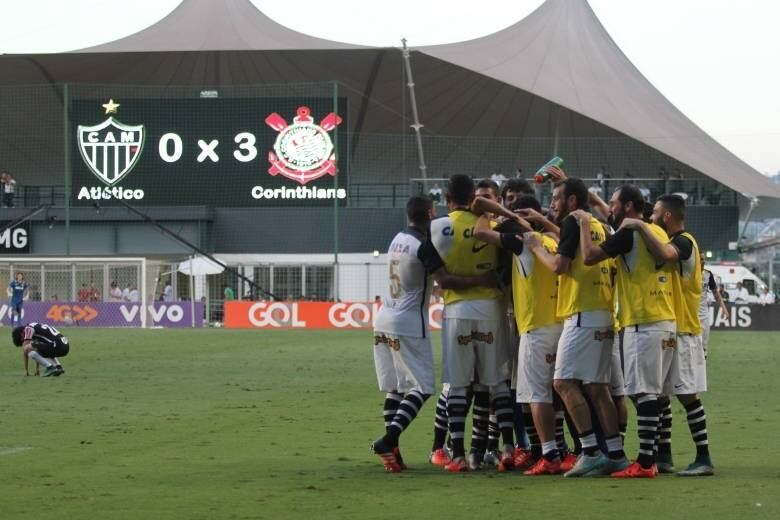 Ninguém duvida da qualidade do elenco do Corinthians. A vitória avassaladora contra o Atlético-MG neste domingo (1º) foi só mais um exemplo de um time afinado pelo técnico Tite. Mas em uma comparação com o último título do Campeonato Brasileiro, a equipe de 2011 era ainda melhor. Confira a seguir os comparativos

Programas da Record na íntegra no R7 Play