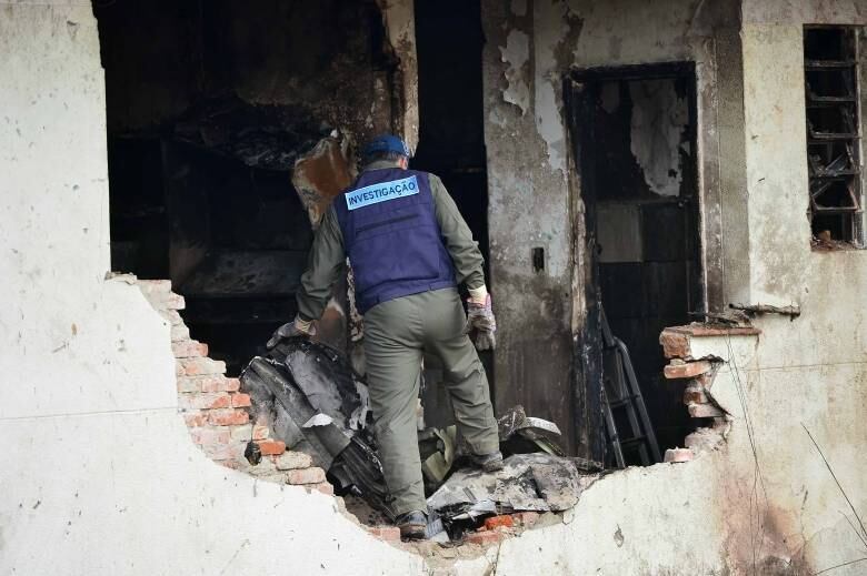 A caixa preta da aeronave foi encontrada no fim da tarde e foi enviada a Brasília, onde chegou à meia-noite de quarta-feira. Segundo a Aeronáutica, o equipamento, chamado de voice recorder, contém as gravações das conversas entre os pilotos e torres de controle. A gravação pode ajudar a revelar as causas do acidente