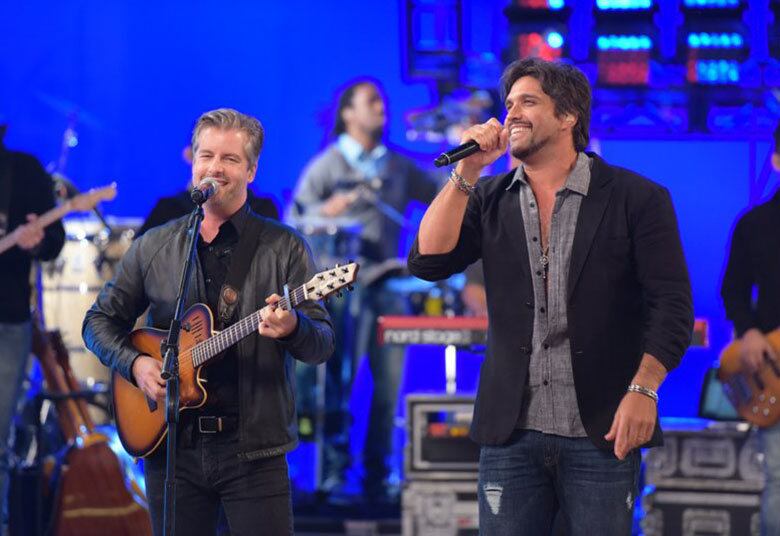 Victor aproveitou a oportunidade para revelar o grande carinho que ele e o irmão têm por Xuxa. Os dois encerraram o programa cantando, é claro, Tempo de Amor

+ Xuxa grava cena de Os Dez Mandamentos e revela: “Vou fazer a hebreia”

> Acesse o R7 Play e assista na íntegra a todos os programas da Record! Clique e experimente!
