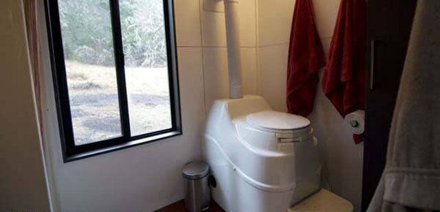 Já no banheiro, o prazer de ter sempre uma vista diferente deve ser muito interessante