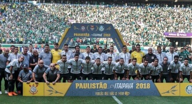 A foto clássica do elenco vencedor