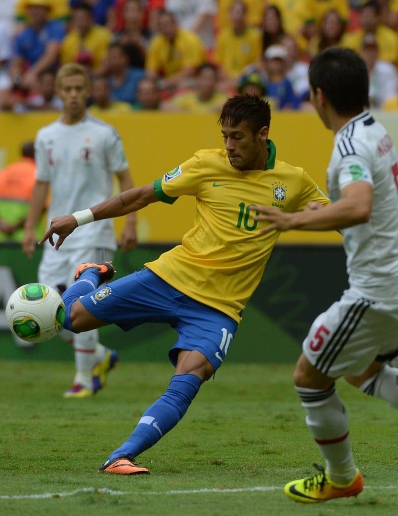 Neymar marcou um golaço antes dos três minutos de jogo da seleção contra o Japão e não sentiu o peso de liderar o time
