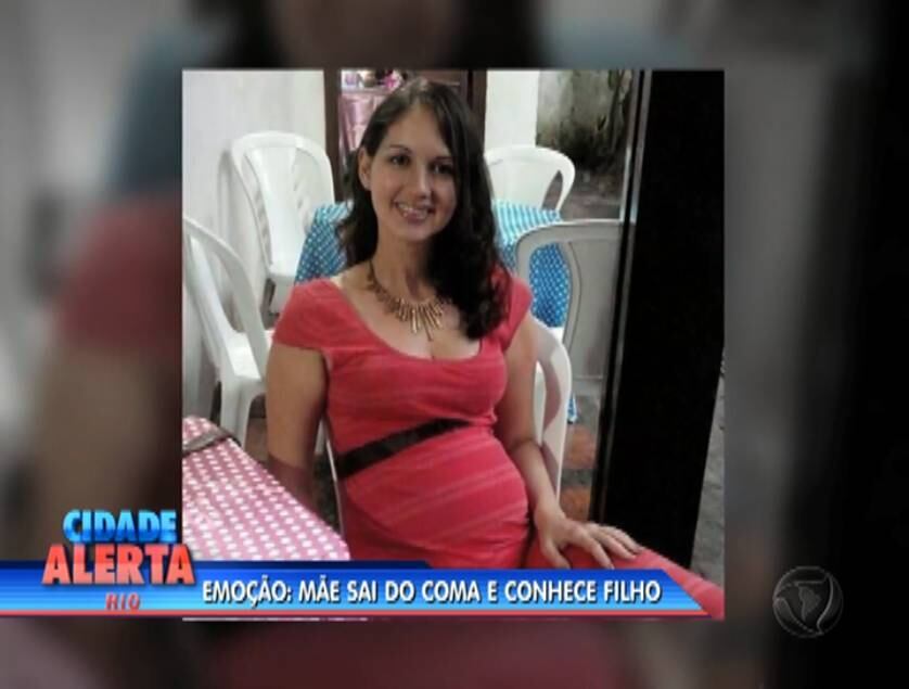 Enquanto estão no complexo hospitalar, a mãe faz questão de visitar o bebê todos os dias. O pai diz que não vê a hora de levar a família para a casa, poder trocar a fralda do bebê e dar o primeiro banho