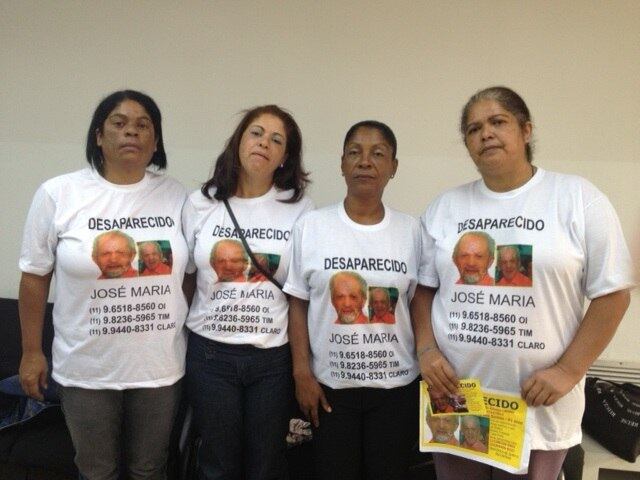 A filha dele, Marli Pereira dos Santos, de 50 anos, está empenhada na
busca pelo pai. Ela e os familiares
percorreram toda a região onde o idoso desapareceu, distribuindo cartazes. Criaram ainda uma página em uma
rede social para divulgar o caso