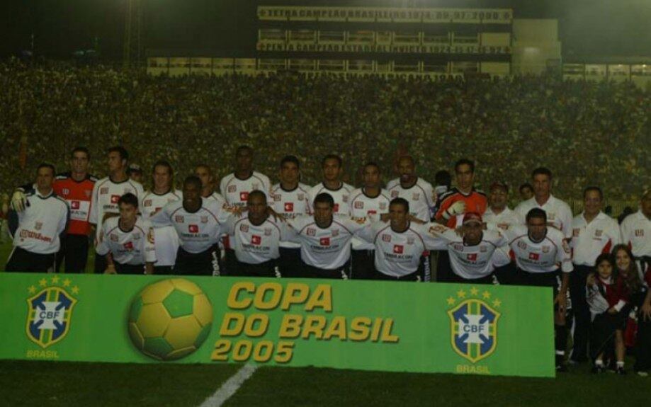 Paulista de Jundiaí - O principal marco da história da equipe de Jundiaí é o título da Copa do Brasil de 2005, conquistado após a vitória por 2 a 0 sobre o Fluminense. A equip