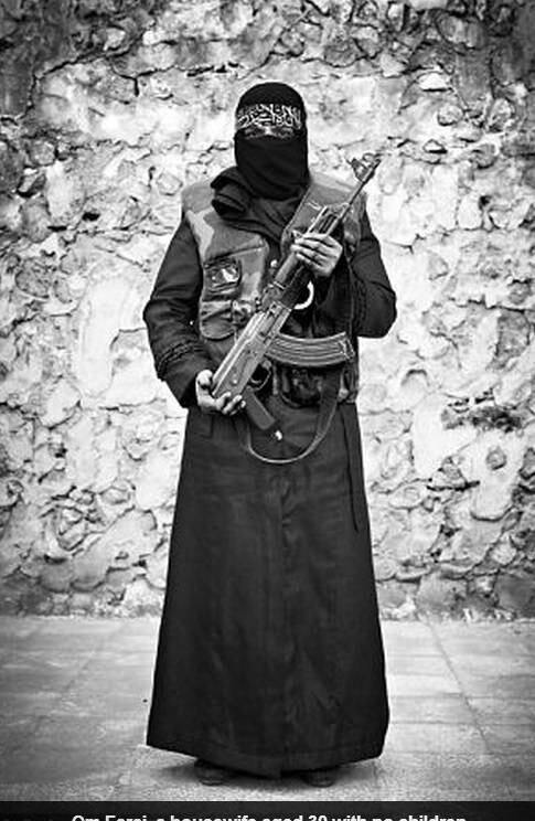 Om Faraj não é mãe, mas luta pelos direitos das mulheres e das famílias sírias.

Dona de casa, com 30 anos, assumiu seu lugar na guerra