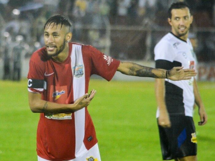 A maratona de Neymar começou com uma partida beneficente em Jundiaí, no interior de São Paulo, no dia 22 de dezembro, quando ao lado do atacante Nenê foi um dos anfitriões do jogo