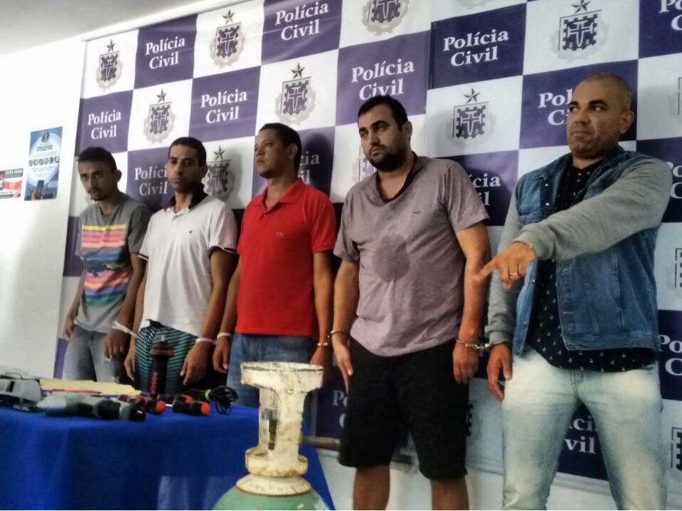 Cerca de R$53 mil foi apreendido com o grupo
