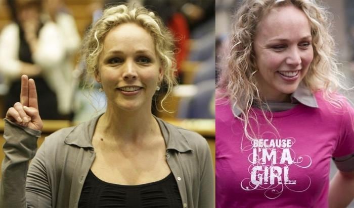 A holandesa Sabine Uitslag é membro permanente do partido CDA e conhecida no país por sua beleza. Até setembro deste ano, Sabine trabalhava na Câmara dos Representantes da Holanda