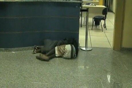 Adolescentes percorreram cerca de 6 km com produtos nas costas