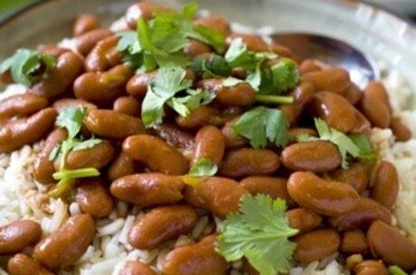 A dupla arroz e feijão deve fazer parte do prato todos os dias