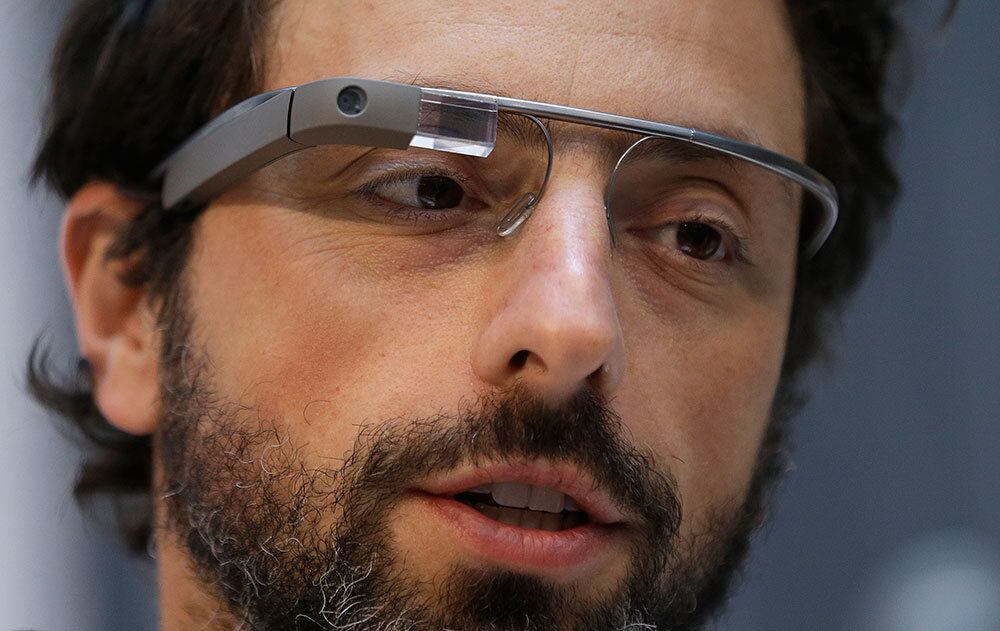 O homem mais jovem da lista, com 41 anos, Sergey Brin, aparece em 9º lugar da lista da Forbes.
Ele é o administrador da empresa mais influente da era digital, a Google. Brin é um dos responsáveis pela divisão que estuda novas estratégias para investimentos futuros. Ele está por de trás de projetos arriscados, como lentes de contato inteligentes e carros de autocondução