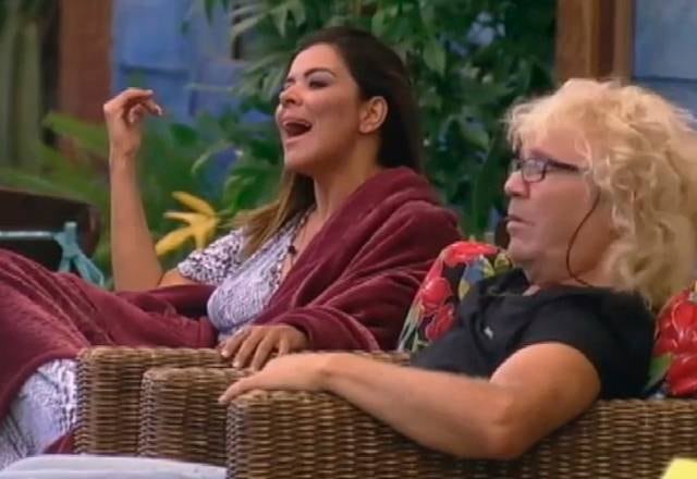 Mara Maravilha

Mara causou polêmica ao comemorar a vitória de uma das provas enquanto gritava e mandava indireta para os outros participantes da oitava edição do reality, enrolada em uma coberta de madrugada. Os peões não gostaram nada da atitude e detonaram a peoa no confinamento
