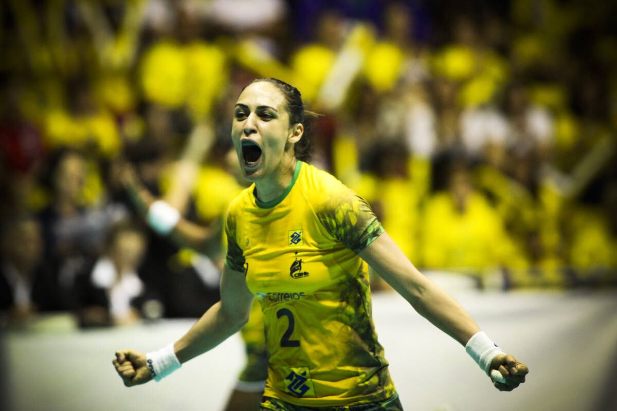 A quinta-feira (16) nos Jogos Pan-Americanos será marcada pela estreia de vários esportes coletivos que podem render ouros ao Brasil. É o caso do handebol: campeãs mundiais da disputa em 2013 e vencedoras das quatro últimas edições da disputa, as brasileiras estreiam às 12h30 (horário de Brasília) contra Porto Rico. Expectativa de goleada!
