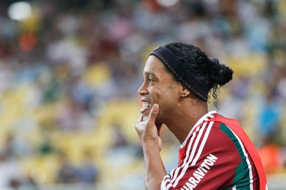 Nem bem terminou a temporada do futebol brasileiro e
especulações sobre possíveis transferências de jogadores começam a tomar conta
do noticiário esportivo. Alguns clubes, inclusive, não perderam tempo e já
apresentaram os primeiros reforços visando 2016