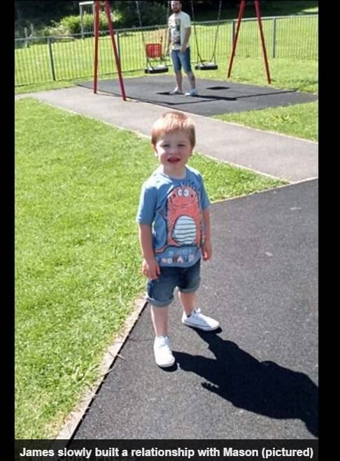 Mason sofre de desordem do espectro autista — condição que afeta a capacidade de comunicação e interação social do indivíduo
