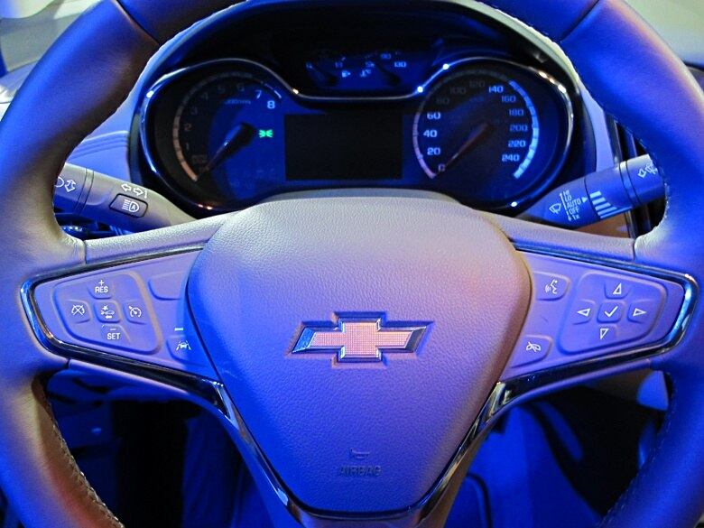 Na estética, o novo Cruze também capricha por dentro, com materiais que transmitem sofisticação