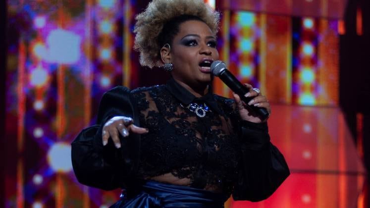 A cantora Vanessa Brown já é conhecida pelos jurados por sua potência vocal. A jovem escolheu o sucesso Respect, de Aretha Franklin, para sua apresentação na final do Canta Comigo 3 e animou os jurados

