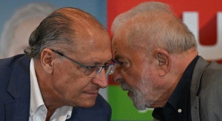 Geraldo Alckmin (PSB) e Luiz Inácio Lula da Silva (PT), vice e presidente eleitos nestas eleições