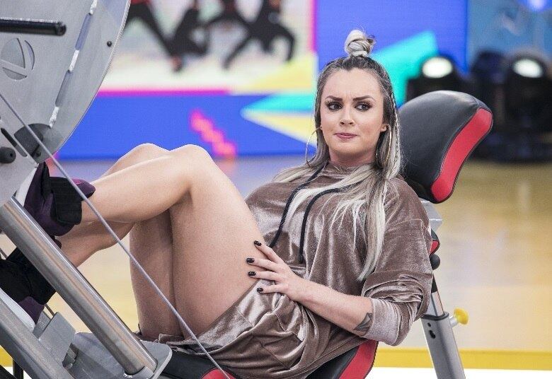 Para ganhar o troféu
Legendários, eles terão de adivinhar o que a loira é capaz de erguer usando
apenas as pernas
•GALERIA: No Legendários desta sexta (8), Bruno & Marrone relembram momentos importantes da carreira