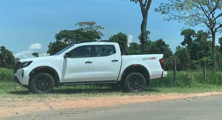 Novo santantônio e rodas serão escurecidas para essa versão