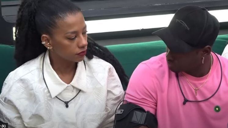 Poderes também trazem grandes responsabilidades! O rumo da votação foi transformado por eles, que precisaram indicar mais uma dupla por meio do poder escolhido e formar uma DR quádrupla! A dupla optou por Andreia e Nahim, que acabaram eliminados do programa
