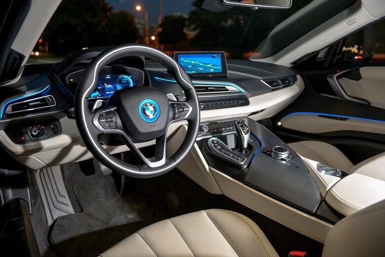 Dessa forma, o BMW i8 será de fato um superesportivo para rivalizar com os bólidos mais potentes das principais marcas do segmento que tenham a mesma proposta, como Porsche 918 Spyder, Ferrari LaFerrari e McLaren P1, supercarros bem mais velozes

Assine já o R7 Play e veja a programação da Record online

