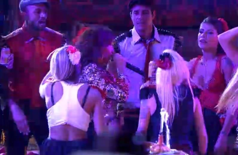 Ivete cantou no meio dos confinados