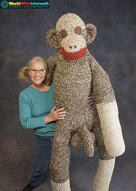 Além de reparar que a mão do macaco não tem dedos... o que mais você reparou?
