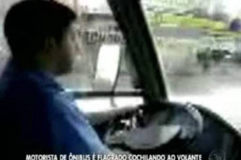 Em mais um caso de motorista com conduta inadequada, o condutor de ônibus do transporte público do Distrito Federal foi flagrado dançando e rebolando enquanto dirigia o veículo. Ele estava sem o cinto de segurança. Saiba mais


