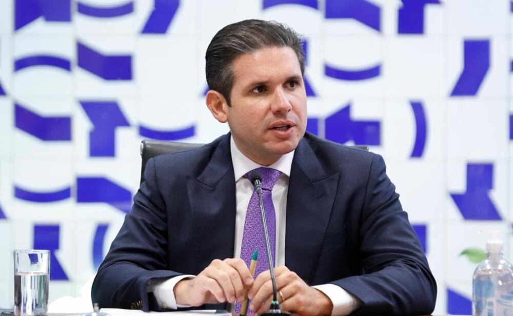 O presidente da Câmara, Hugo Motta, defende a análise de propostas contra a 'adultização'