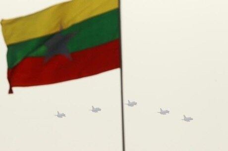 Avião militar do Mianmar caiu no oceano na quarta-feira (7)