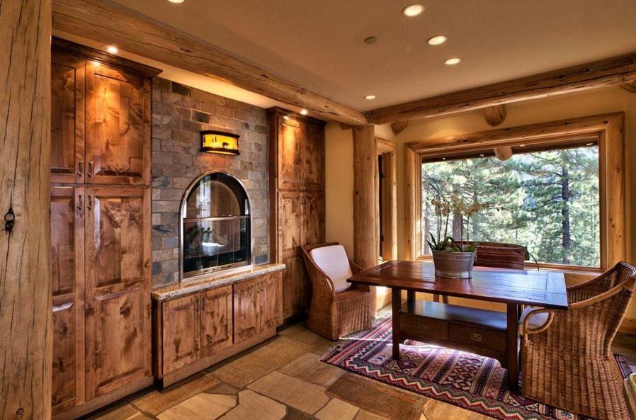 Há um elevador, cinco lareiras e sacadas privativas para os
quartos 
