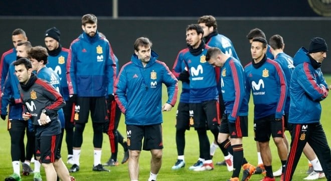 A Espanha, do técnico Julen Lopetegui, treina antes do amistoso contra a Alemanha