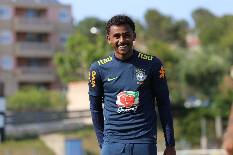 Revelado pelo Fluminense, Wendel logo teve destaque no Tricolor. Foi vendido ao Sporting-POR, onde também foi bem. O volante foi adquirido pelo Zenit em 2020.