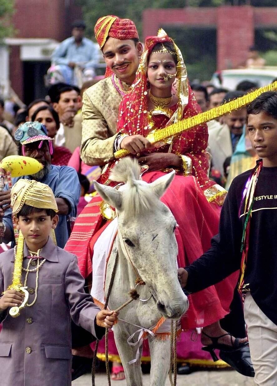 Todo tipo de união, formal ou informal, em que algum dos envolvidos tem menos de 18 anos é considerada casamento infantil. Apesar da prática ser uma realidade para ambos os sexos, as meninas são as mais afetadas.
Segundo a Unicef, cerca de um terço das mulheres com idade entre 20 e 24 anos se casaram quando eram crianças, nos países subdesenvolvidos.
A prática é mais comum em países do sul da Ásia e da África subsaariana, porém, meninas do mundo inteiro sofrem com as obrigações do matrimônio, não desejado em quase cem por cento dos casos, quando ainda não chegaram aos 18. Os dez países com maior incidência de caso estão nas regiões citadas