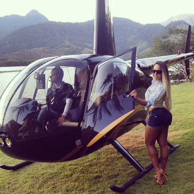 No dia anterior, posou ao lado de um helicóptero, mas não falou para onde estava indo