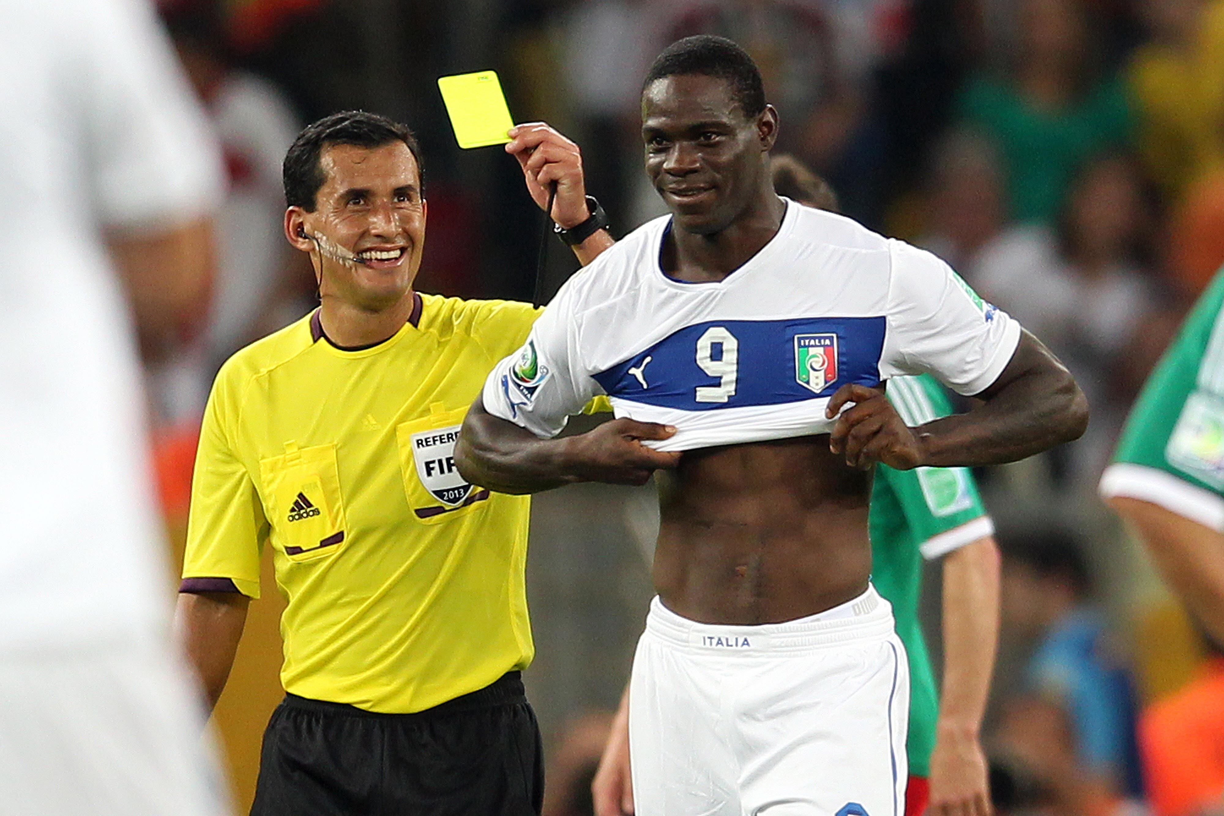 Mario Balotelli recebeu o cartão amarelo após marcar o segundo gol contra o México