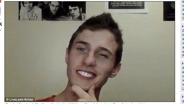 Um garoto de 20 anos,
estudante da Universidade de Guelph, em Ontário, no Canadá assustou muita gente
ao tentar se matar enquanto realizava um chat para 200 pessoas no site 4chan. Identificado
como Stephen, acendeu durante a transmissão um fogo para que o local onde
estava fosse incendiado