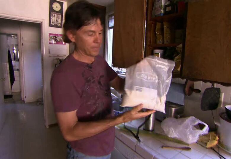 Dave acredita que os invasores extraterrestres chegarão em
busca de minérios e que a humanidade não é páreo para o poder de destruição que
vem do espaço