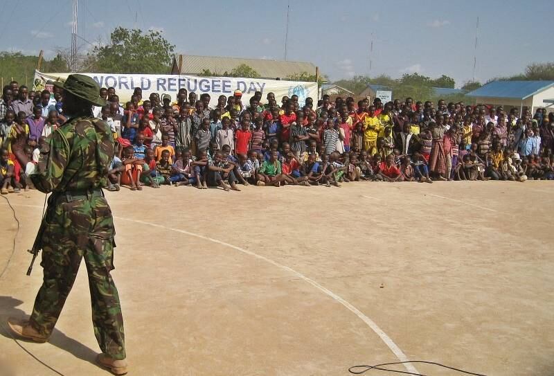 Em Dadaab, no Quênia,
refugiados se reúnem em evento para marcar o Dia Internacional dos Refugiados
