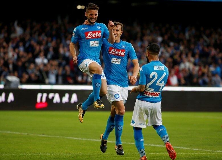 O Napoli fez a lição de casa neste domingo (29) e garantiu a permanência na liderança do Campeonato Italiano. Jogando no estádio San Paolo, o time de Nápoles derrotou o Sassuolo por 3 a 1 e não deu chances aos rivais na briga apertada pela primeira colocação da tabela

EsportesR7 no YouTube. Inscreva-se

