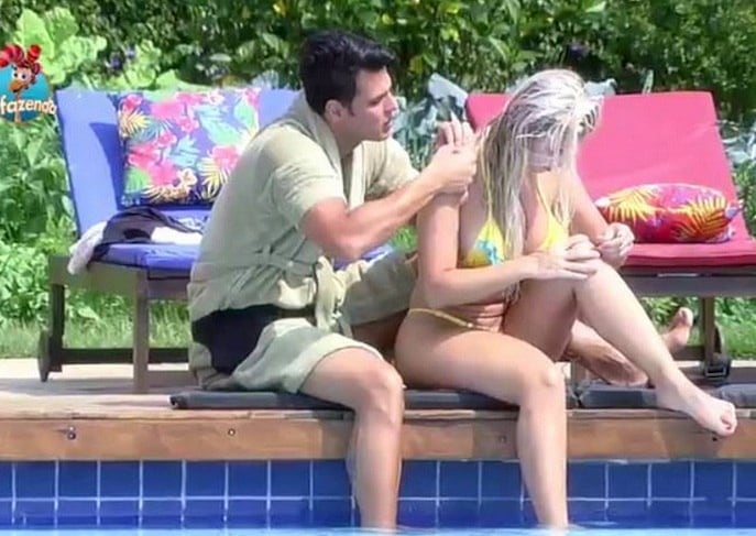 Marcelo aproveitou ainda a conversa para dizer que a loira era o seu perfil. Contrariada com as palavras do modelo, Veridiana deu aquela invertida e disse que seu tipo são os mais "gordinhos". Eu um dado momento, o peão pediu para que ela ficasse perto dele. O que Veridiana falou? 

— Eu não sou sua empregadinha

