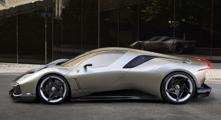 Rodas são de 21 polegadas na dianteira e 22 polegadas na traseira